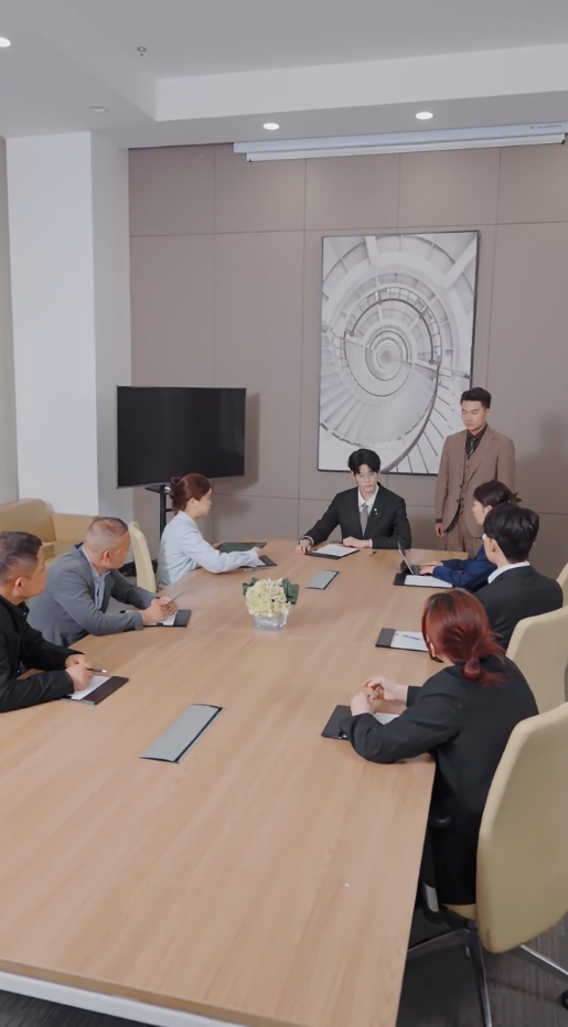 离婚后，哥哥们送我十个男模第01集